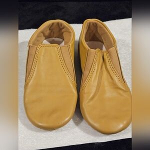Dance class Tan Dance Shoes Girls Sz 10